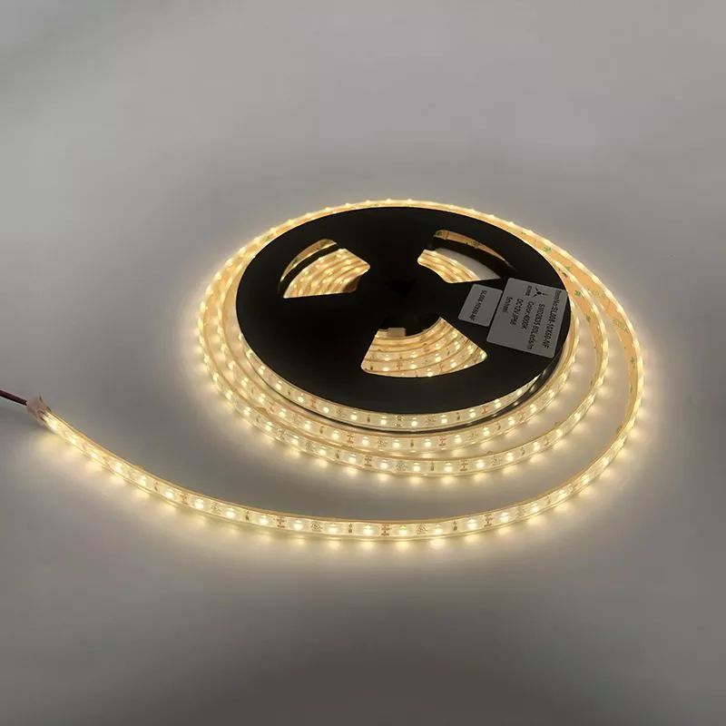 Lampa s flexibilními pruhy LED do obytného auta